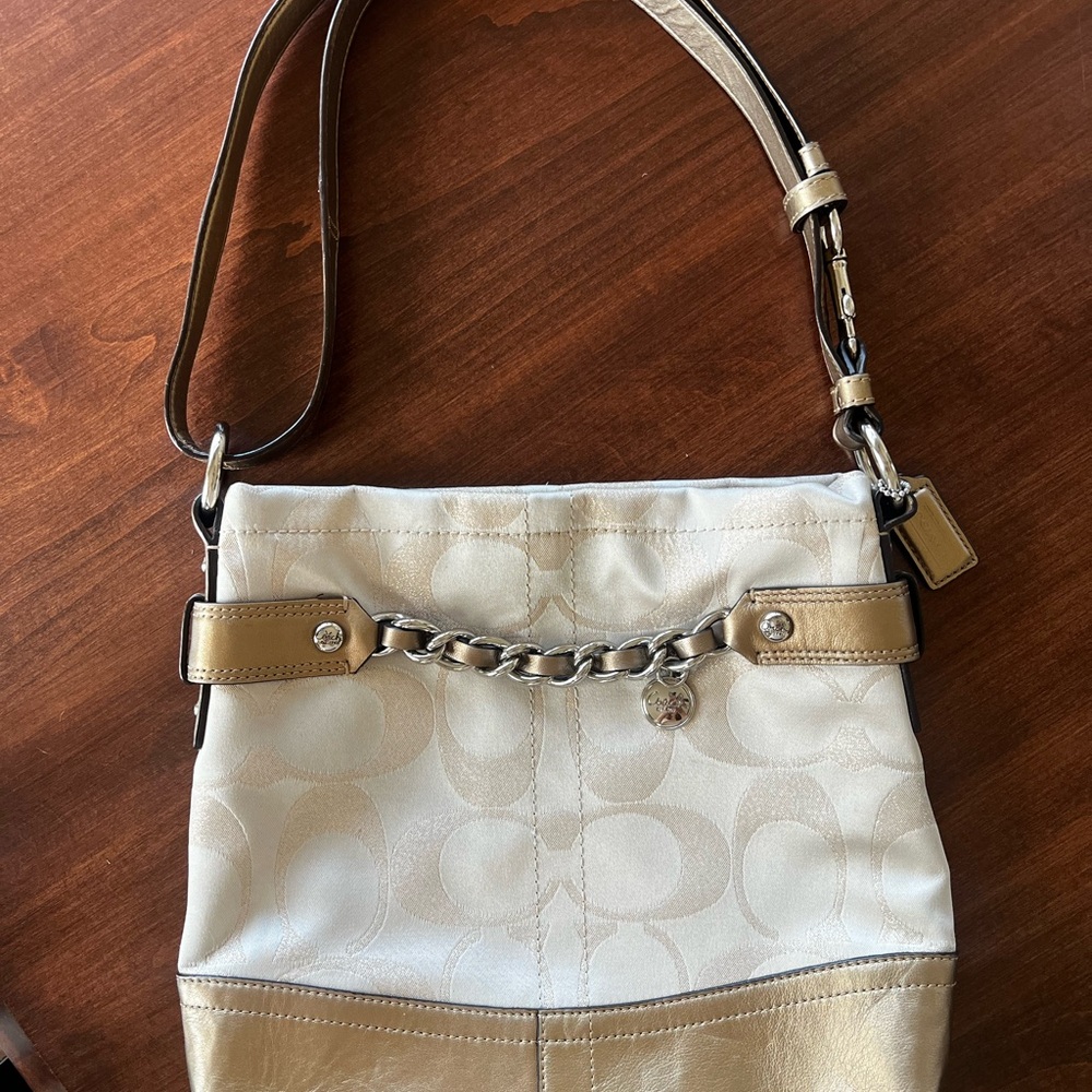 Elegant Cream and Gold Shoulder Bag